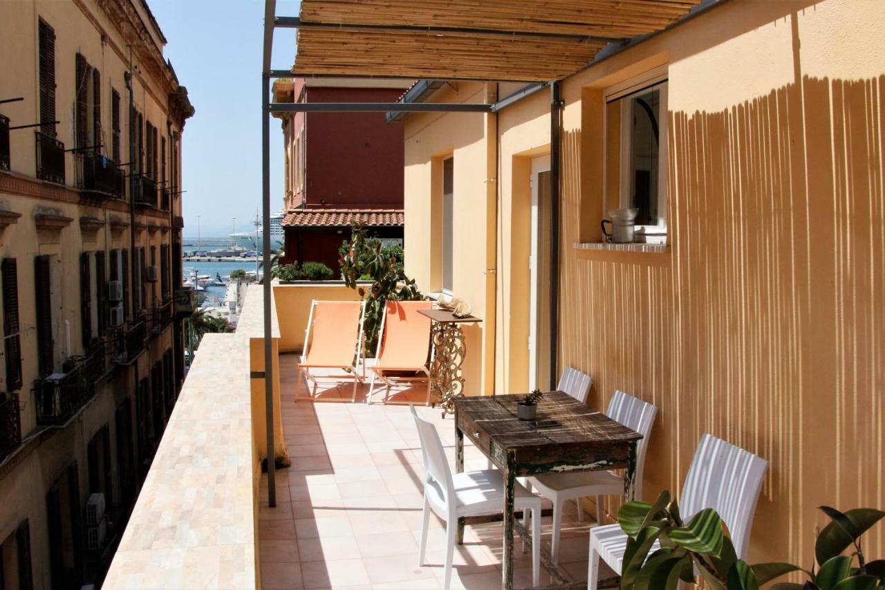 Appartamento Con Terrazza Panoramica In Marina. Cagliari Luaran gambar