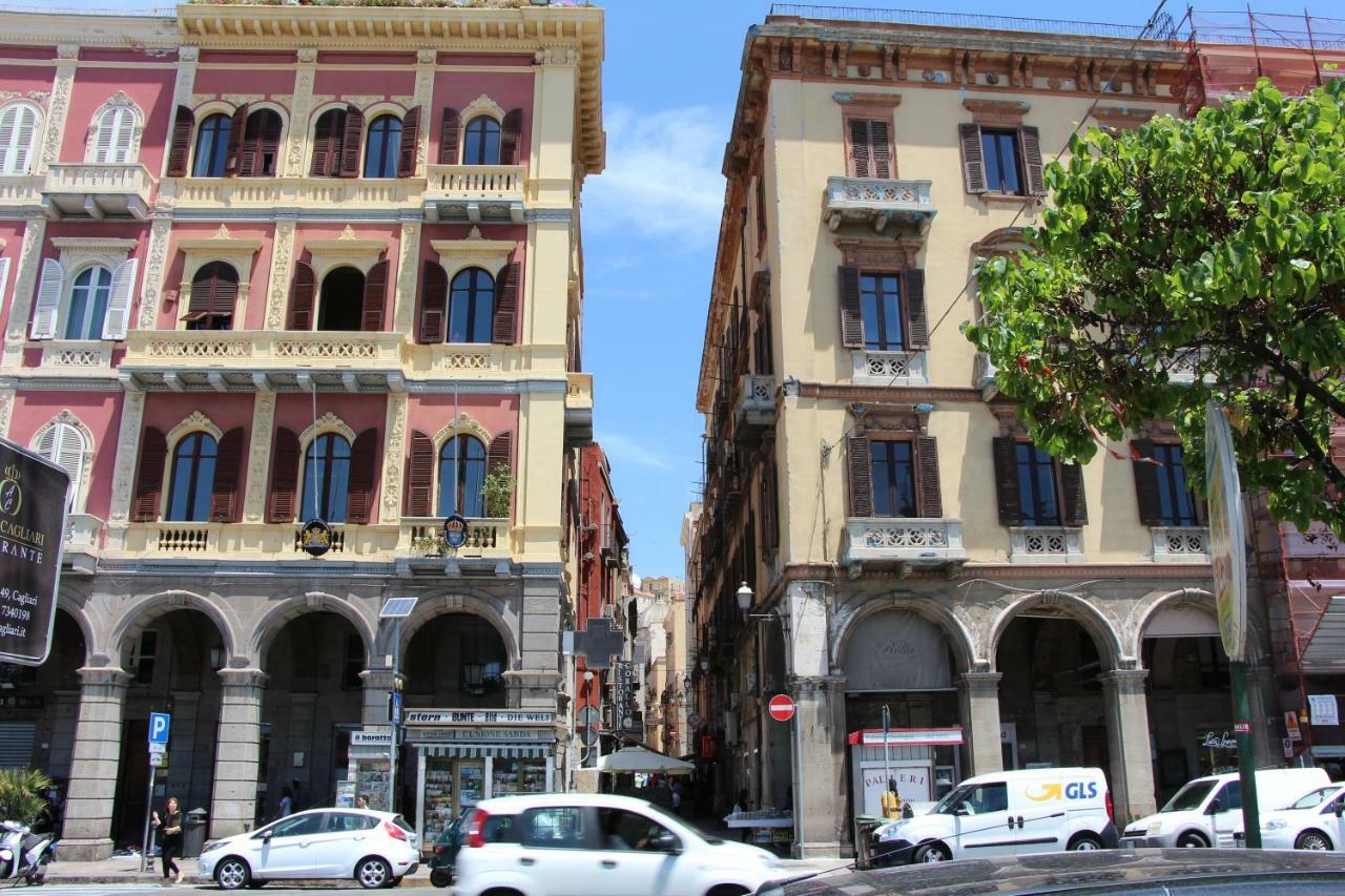 Appartamento Con Terrazza Panoramica In Marina. Cagliari Luaran gambar